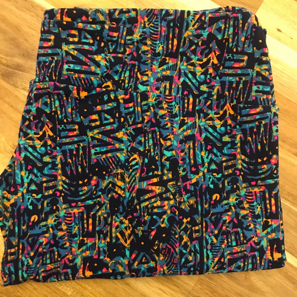 LuLaRoe Tall & Curvy Leggings